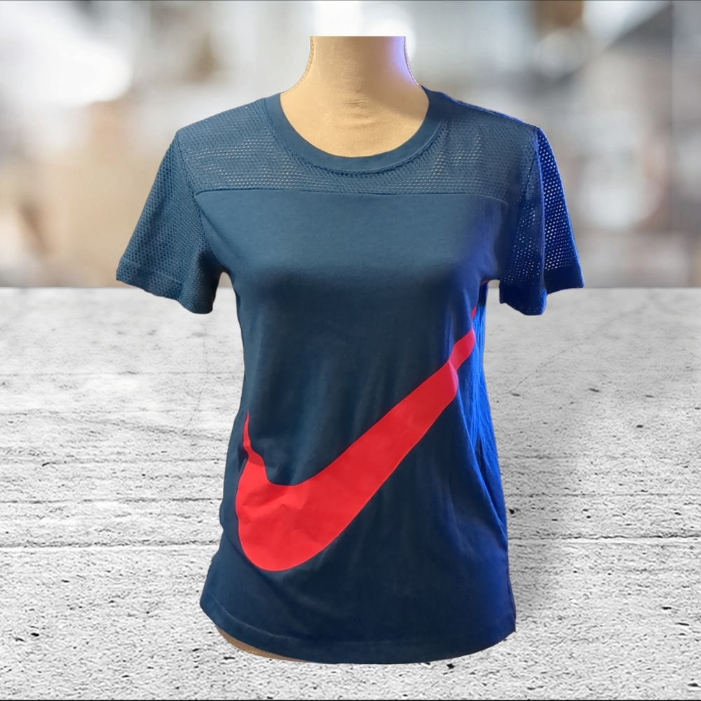 Nike Tshirt size L. Teal color with neon pink Nike emblem